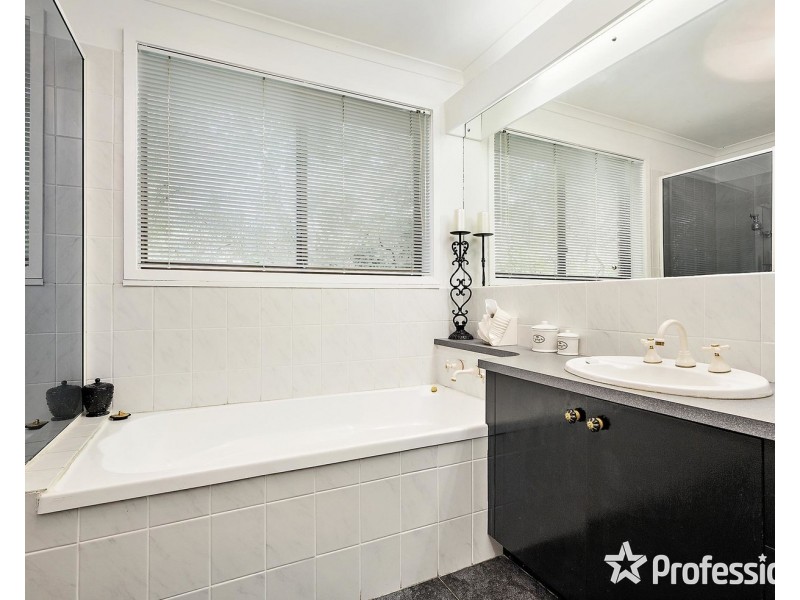 19 Stradbroke Road, Montrose VIC 3765