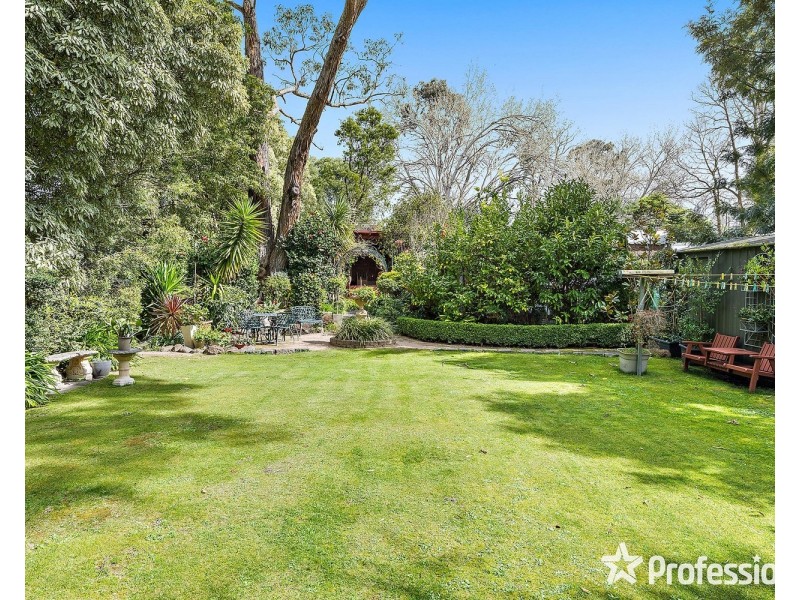 19 Stradbroke Road, Montrose VIC 3765