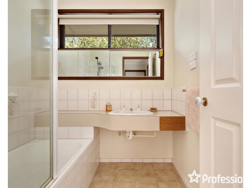 7 Nambour Drive, Mooroolbark VIC 3138