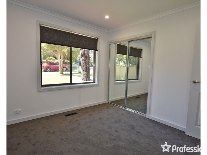 1/3 Uralla Court, Mooroolbark VIC 3138