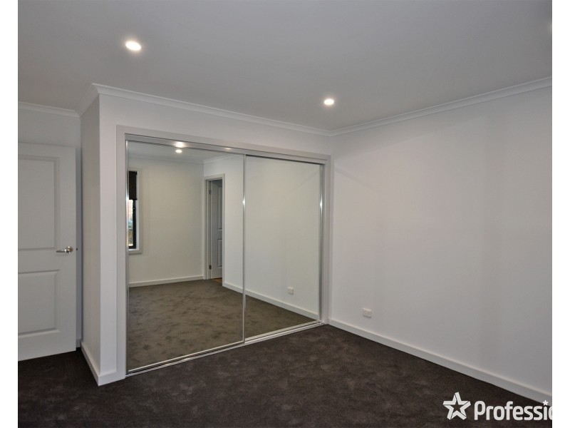 1/3 Uralla Court, Mooroolbark VIC 3138