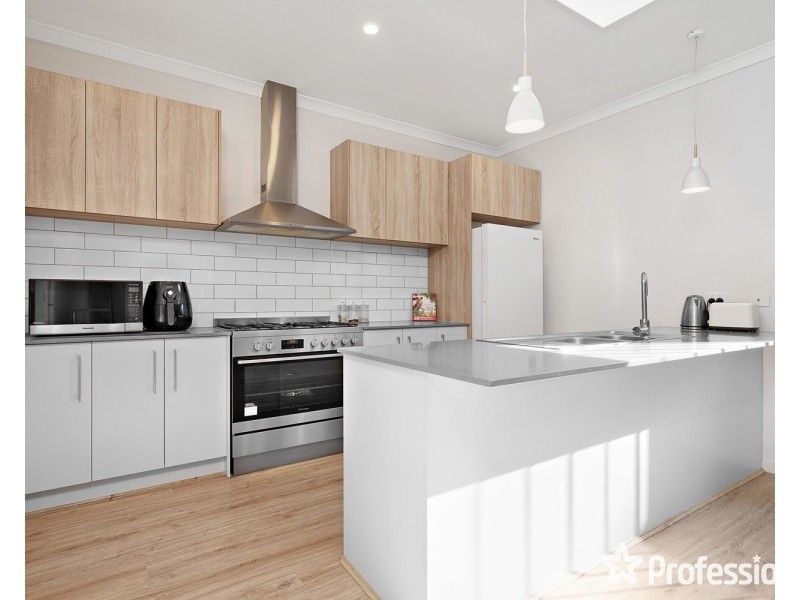 2/15 Durham Road, Kilsyth VIC 3137