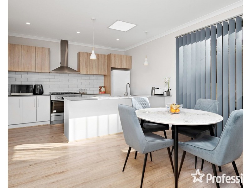 2/15 Durham Road, Kilsyth VIC 3137