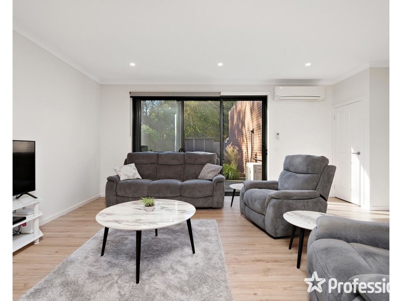 2/15 Durham Road, Kilsyth VIC 3137
