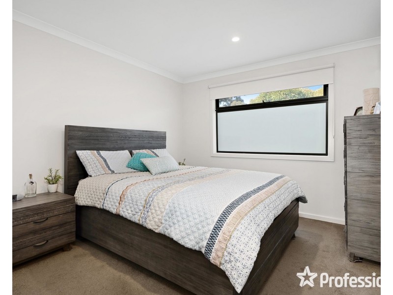 2/15 Durham Road, Kilsyth VIC 3137