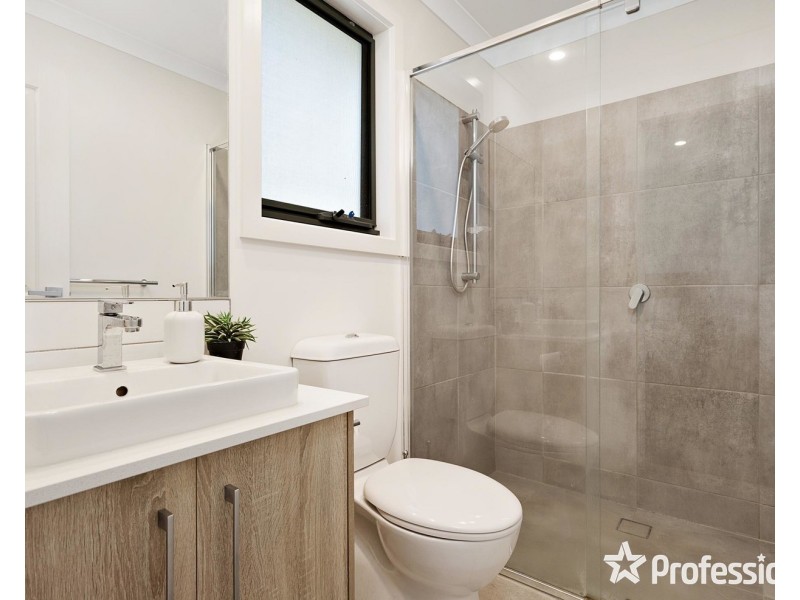 2/15 Durham Road, Kilsyth VIC 3137