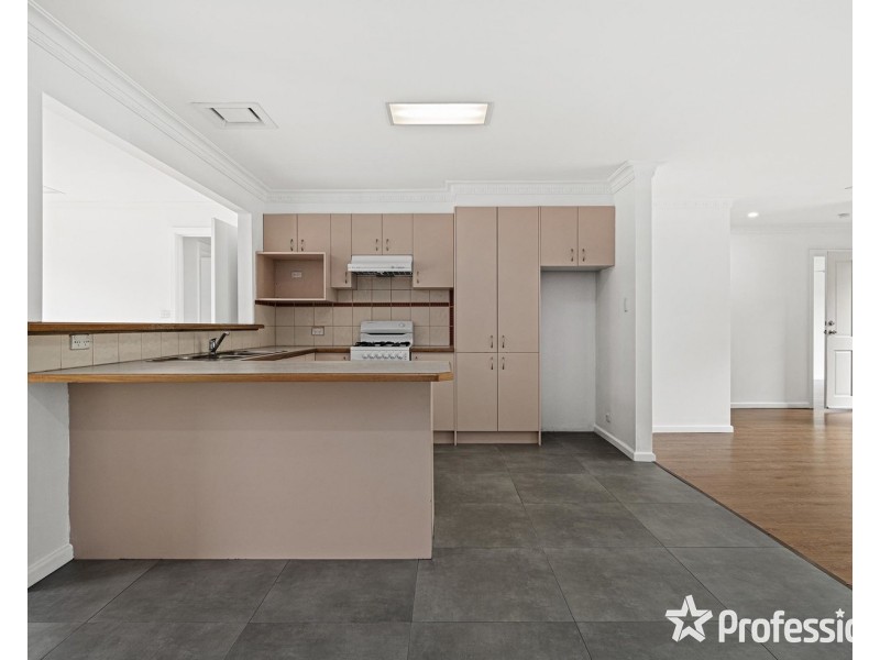 1/18 Broughton Avenue, Croydon VIC 3136