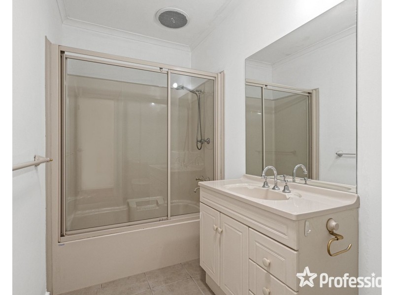 1/18 Broughton Avenue, Croydon VIC 3136