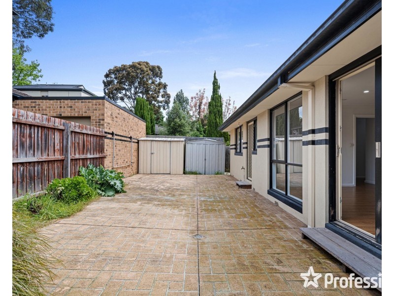 1/18 Broughton Avenue, Croydon VIC 3136