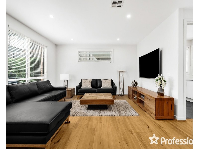 2c Caromar Street, Croydon VIC 3136