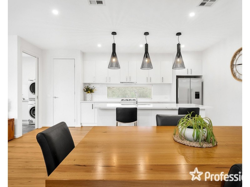 2c Caromar Street, Croydon VIC 3136