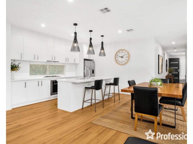 2c Caromar Street, Croydon VIC 3136