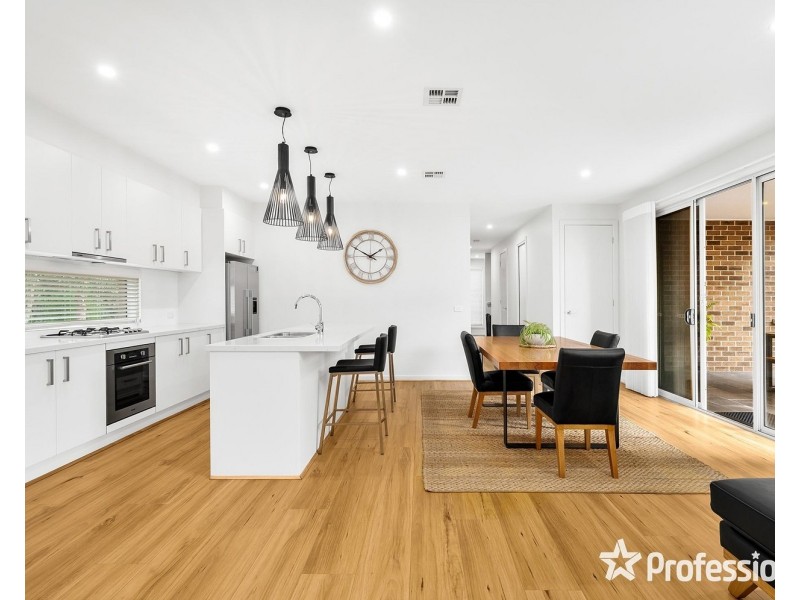 2c Caromar Street, Croydon VIC 3136