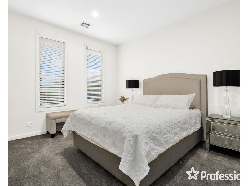 2c Caromar Street, Croydon VIC 3136