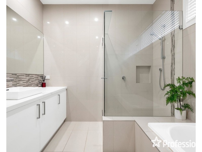 2c Caromar Street, Croydon VIC 3136