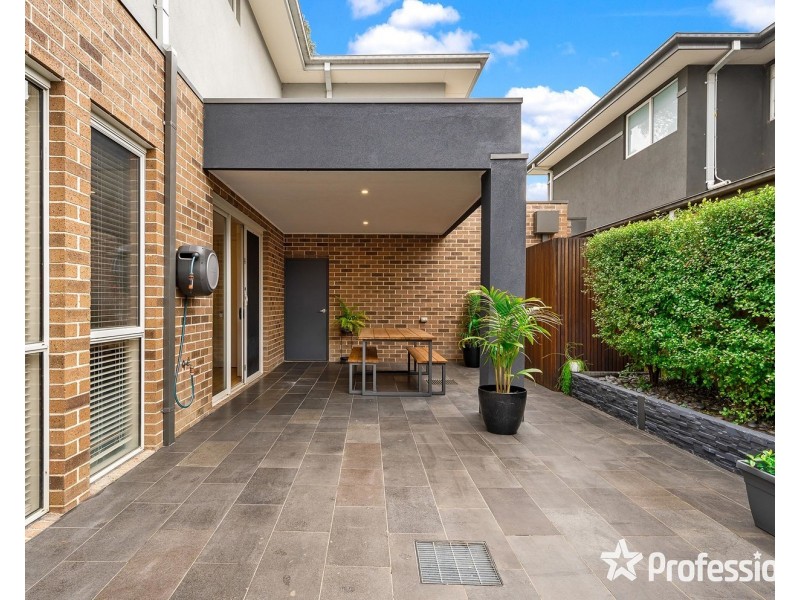2c Caromar Street, Croydon VIC 3136