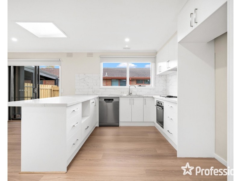 7 Black Springs Road, Chirnside Park VIC 3116