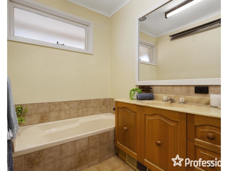 5 Bridges Avenue, Mooroolbark VIC 3138