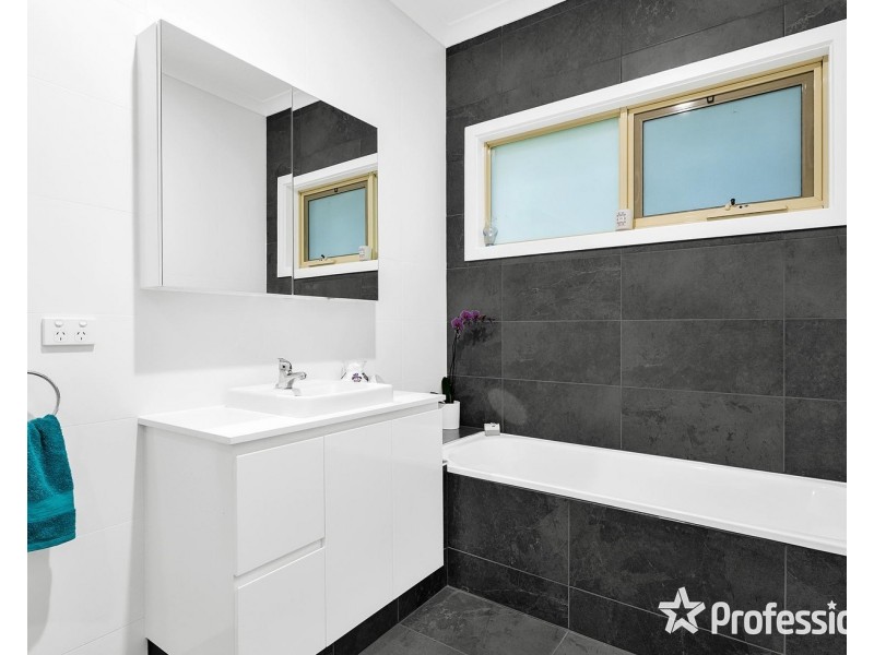 2/21 Rolloway Rise, Chirnside Park VIC 3116