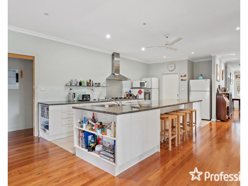 19 Gladys Grove, Croydon VIC 3136