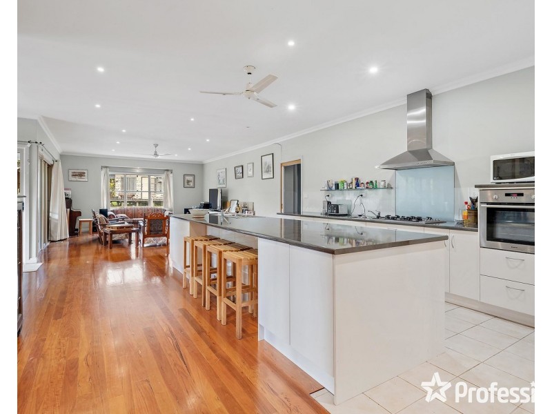 19 Gladys Grove, Croydon VIC 3136
