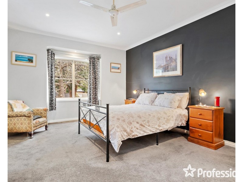 19 Gladys Grove, Croydon VIC 3136