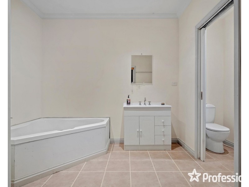 19 Gladys Grove, Croydon VIC 3136