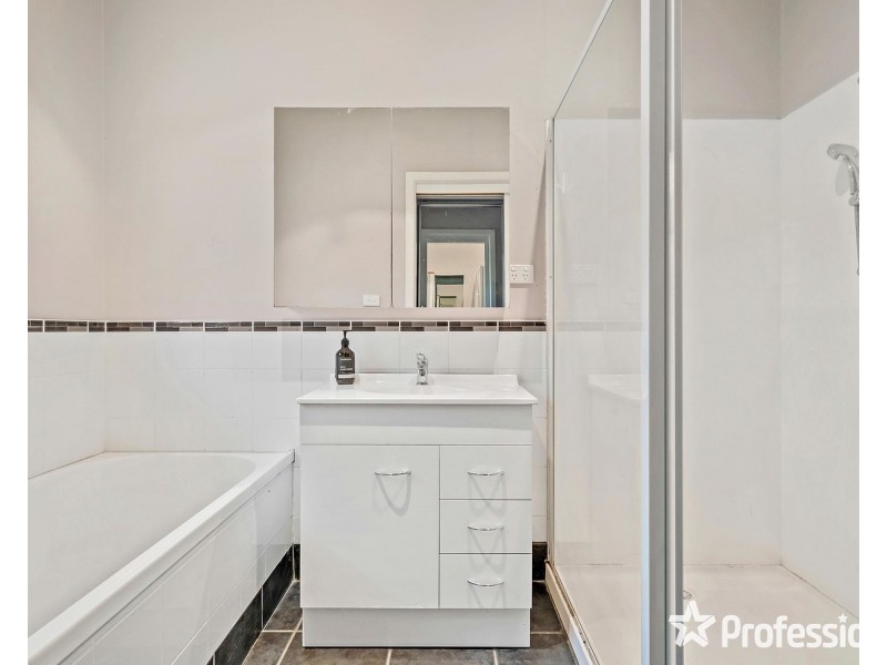 19 Gladys Grove, Croydon VIC 3136