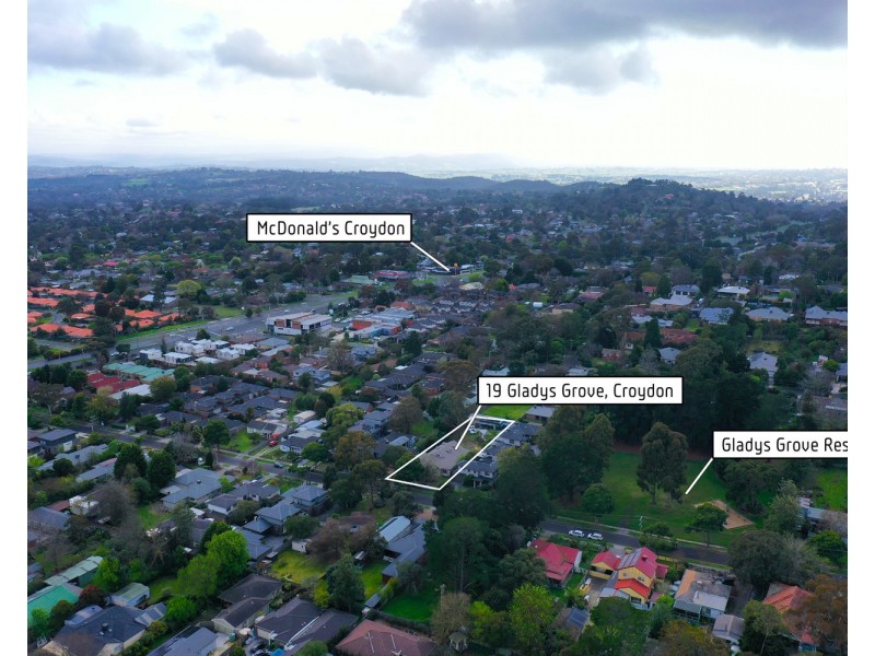 19 Gladys Grove, Croydon VIC 3136