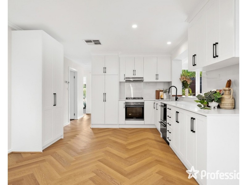 60 Pembroke Road, Mooroolbark VIC 3138