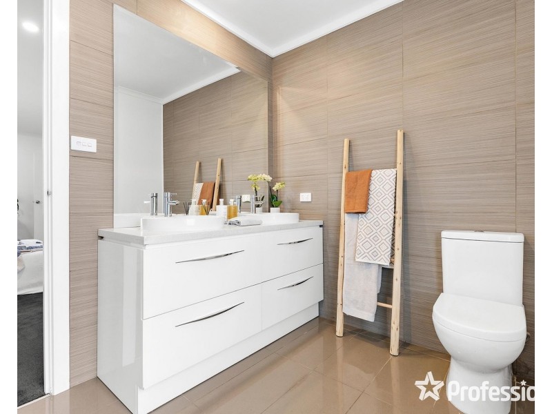 60 Pembroke Road, Mooroolbark VIC 3138