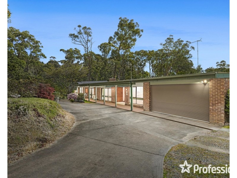 42 Warrawee Road, Mount Evelyn VIC 3796