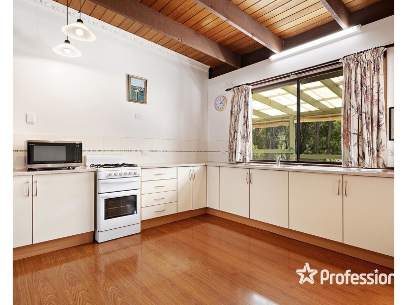 42 Warrawee Road, Mount Evelyn VIC 3796