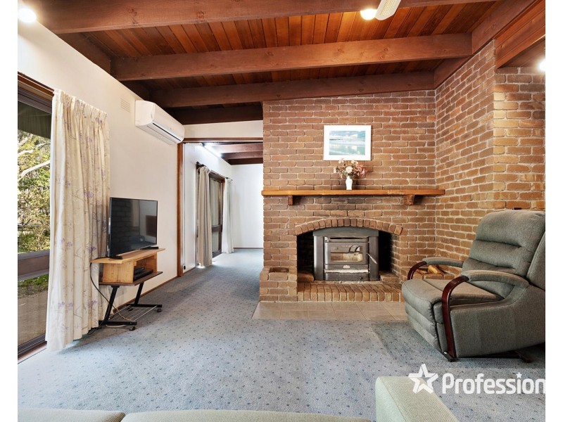 42 Warrawee Road, Mount Evelyn VIC 3796