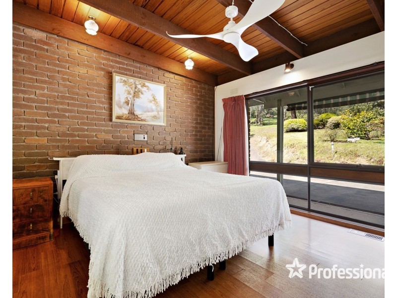 42 Warrawee Road, Mount Evelyn VIC 3796