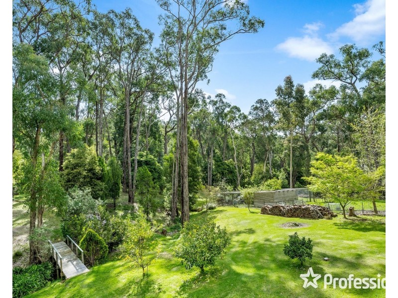 42 Warrawee Road, Mount Evelyn VIC 3796