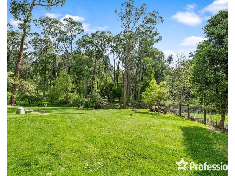 42 Warrawee Road, Mount Evelyn VIC 3796