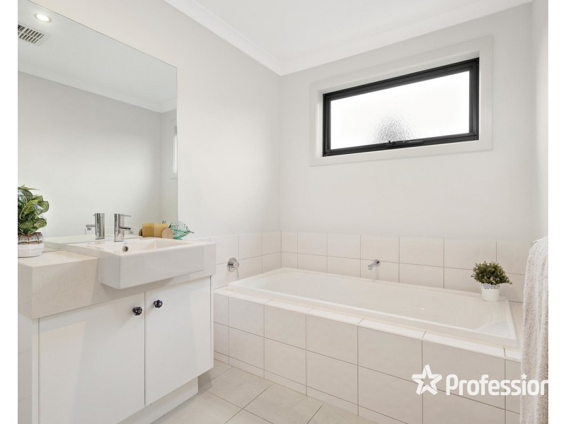 49 Evans Drive, Croydon VIC 3136