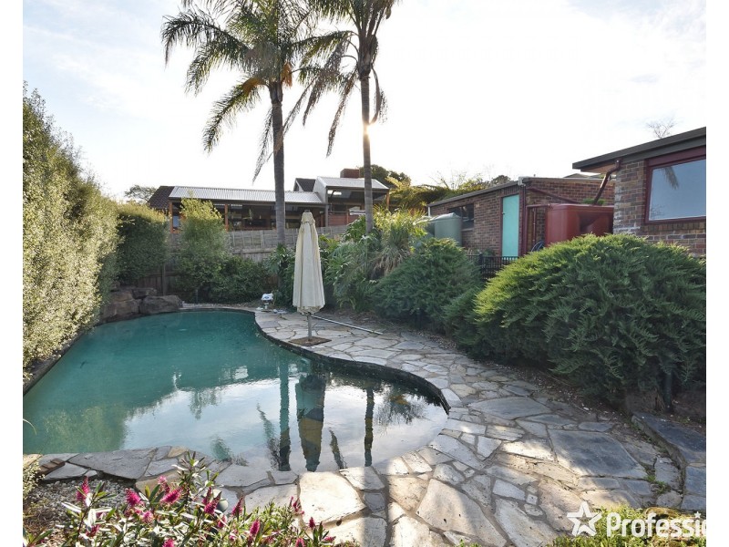 63 Landscape Drive, Mooroolbark VIC 3138