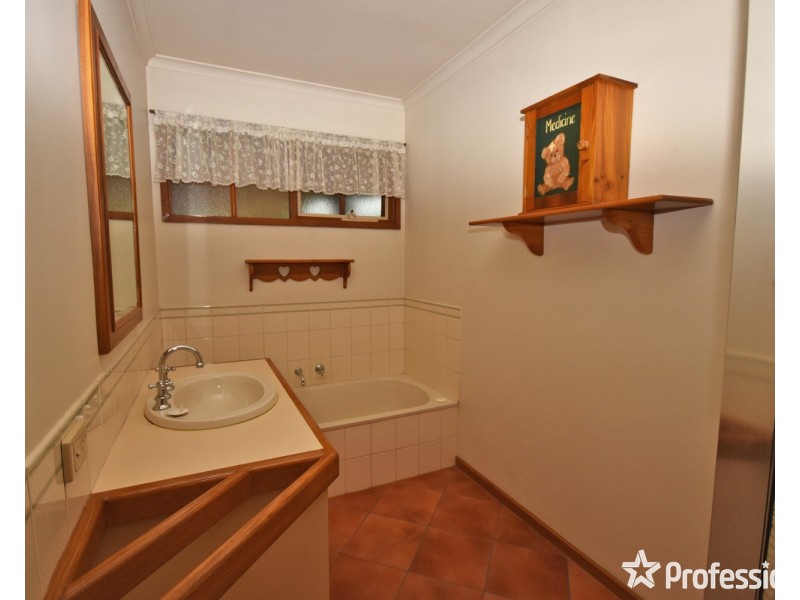 2 Christa Court, Lilydale VIC 3140