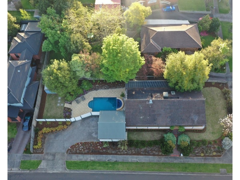 16 Wainewright Avenue, Mooroolbark VIC 3138
