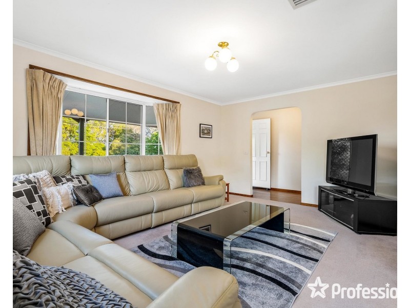 16 Wainewright Avenue, Mooroolbark VIC 3138