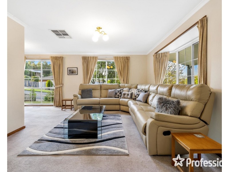 16 Wainewright Avenue, Mooroolbark VIC 3138