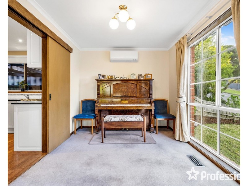 16 Wainewright Avenue, Mooroolbark VIC 3138