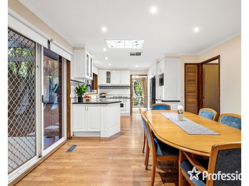 16 Wainewright Avenue, Mooroolbark VIC 3138