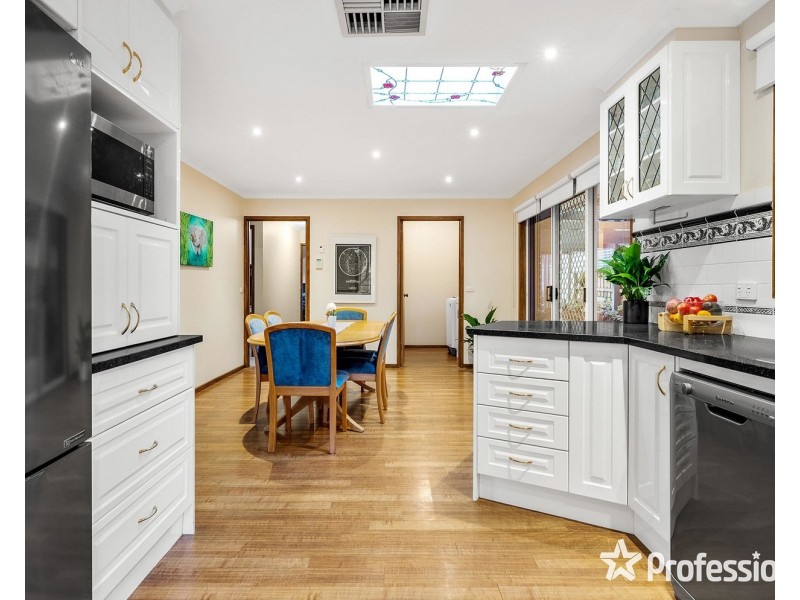 16 Wainewright Avenue, Mooroolbark VIC 3138