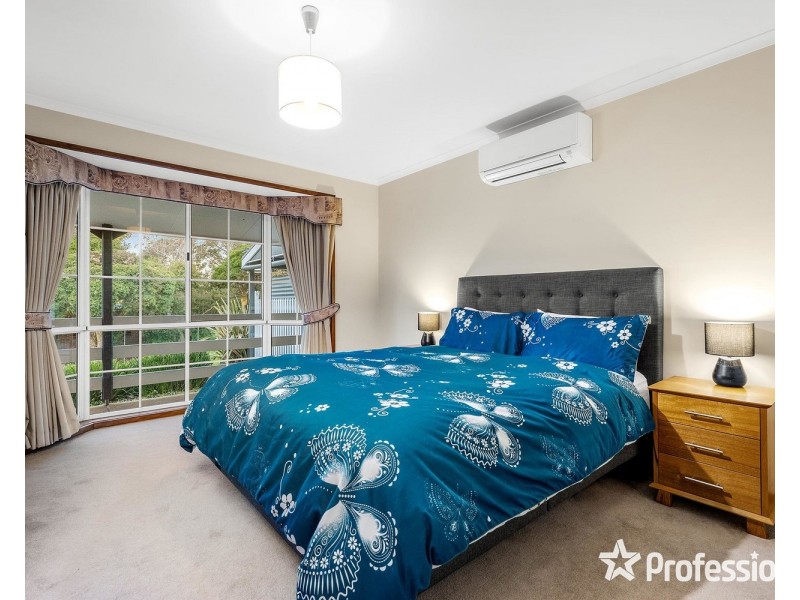 16 Wainewright Avenue, Mooroolbark VIC 3138