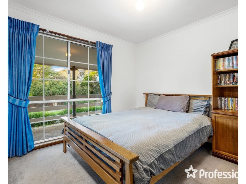 16 Wainewright Avenue, Mooroolbark VIC 3138