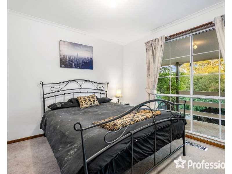 16 Wainewright Avenue, Mooroolbark VIC 3138