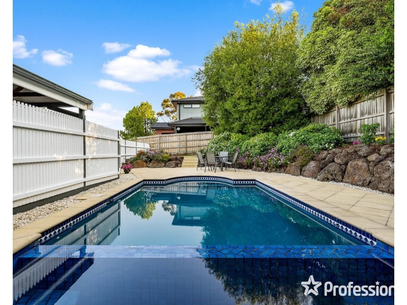 16 Wainewright Avenue, Mooroolbark VIC 3138